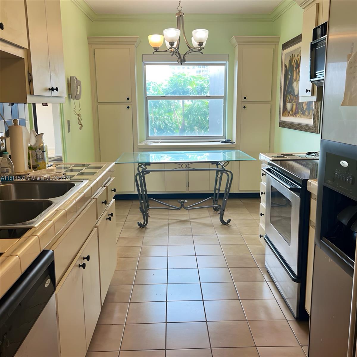HILLCREST EAST NO 27 COND - Residential