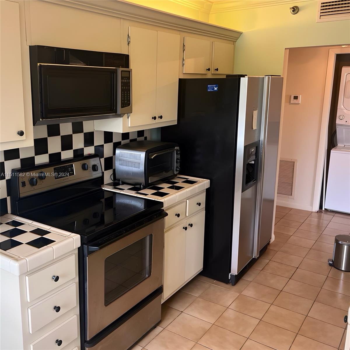 HILLCREST EAST NO 27 COND - Residential