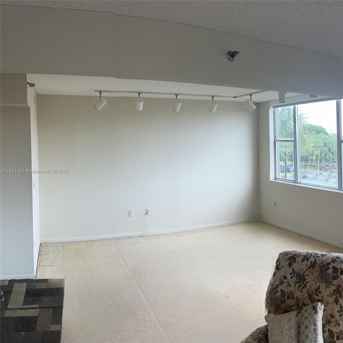 HILLCREST EAST NO 27 COND - Residential