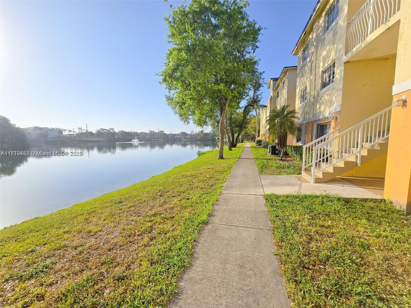 3690 N 56th Ave 933, Hollywood, Broward County, Florida - 2 Bedrooms  
1 Bathrooms - 