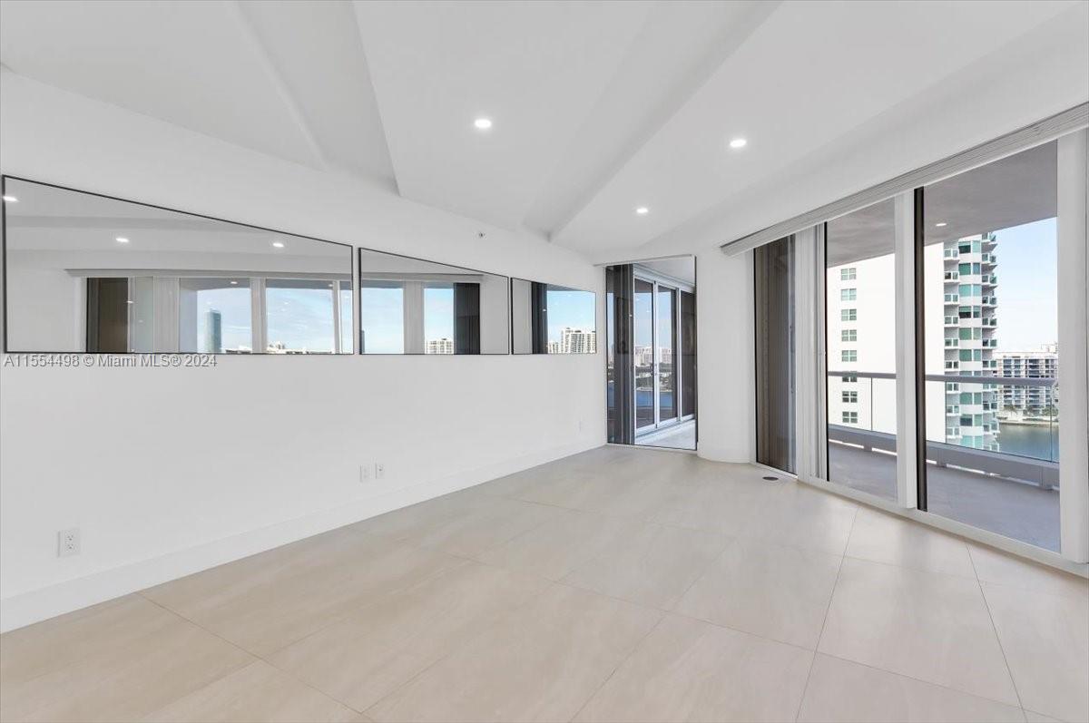 7000 ISL BLVD WILLIAMS IS - Residential