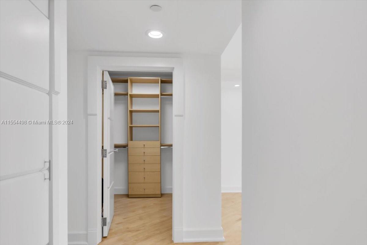 7000 ISL BLVD WILLIAMS IS - Residential