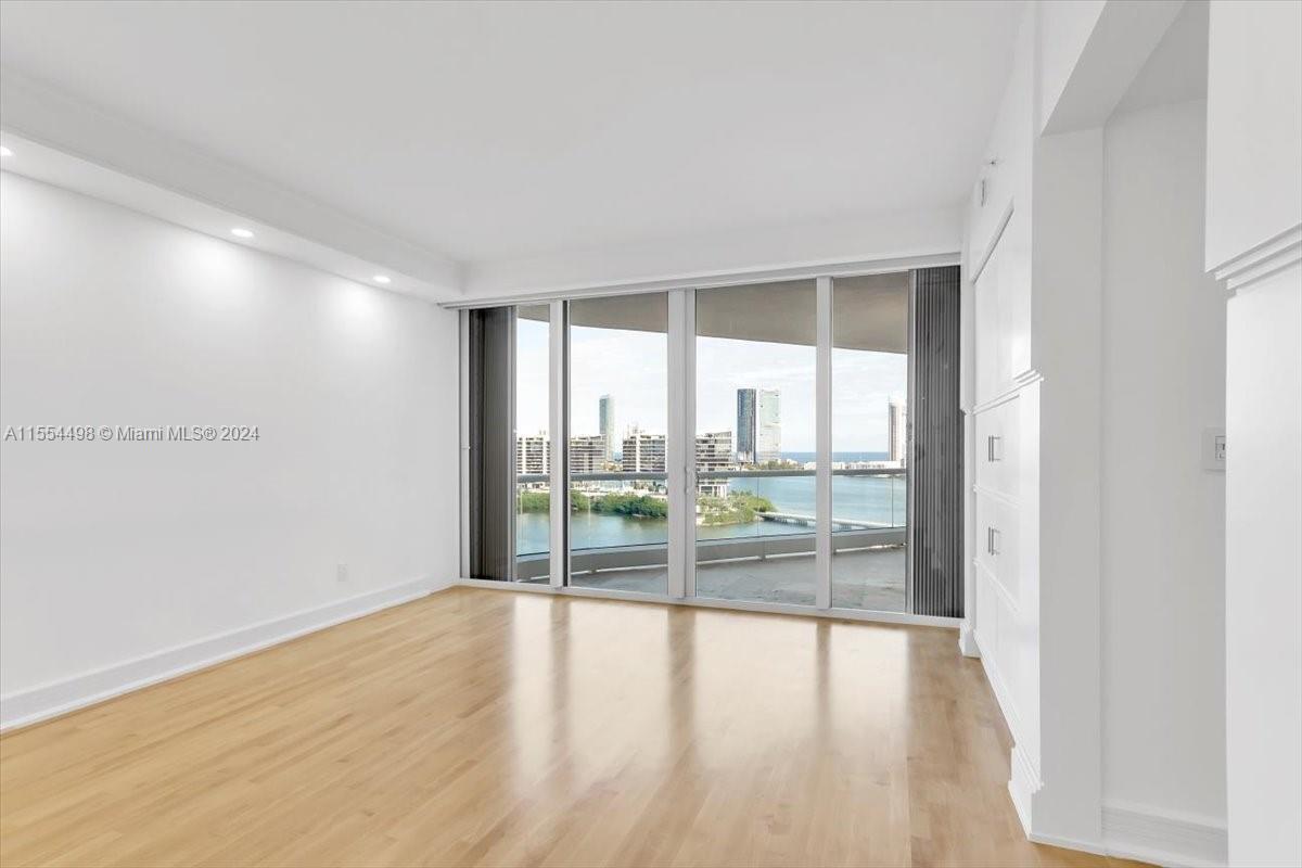 7000 ISL BLVD WILLIAMS IS - Residential