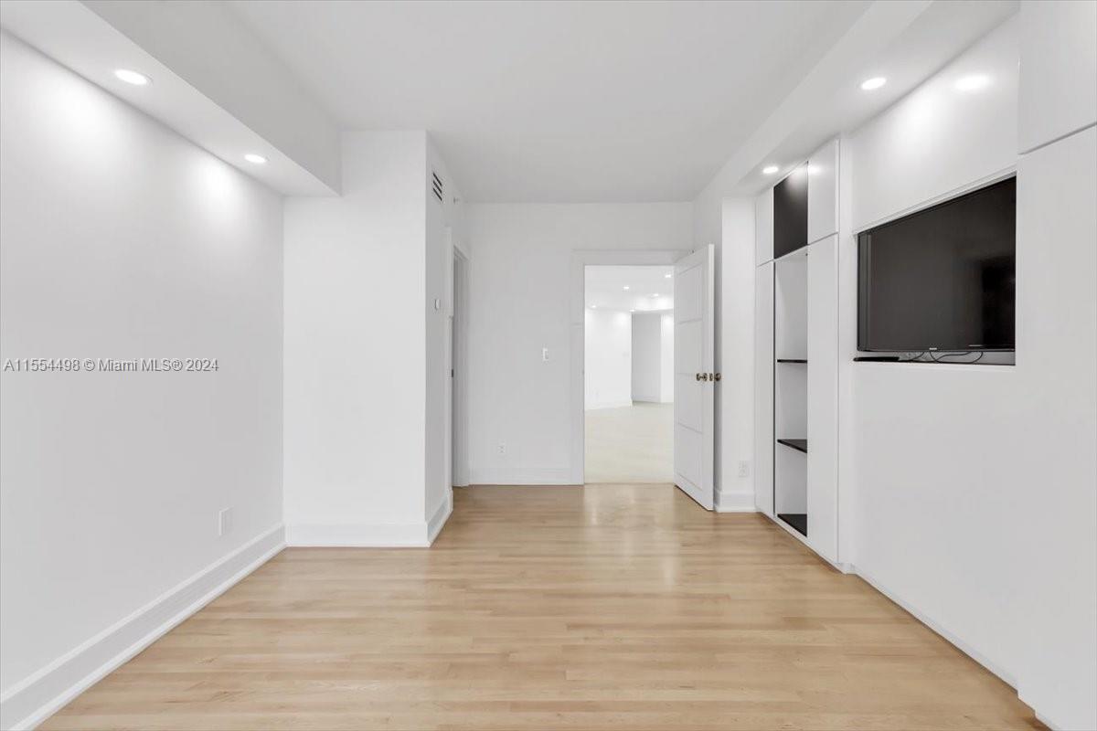 7000 ISL BLVD WILLIAMS IS - Residential