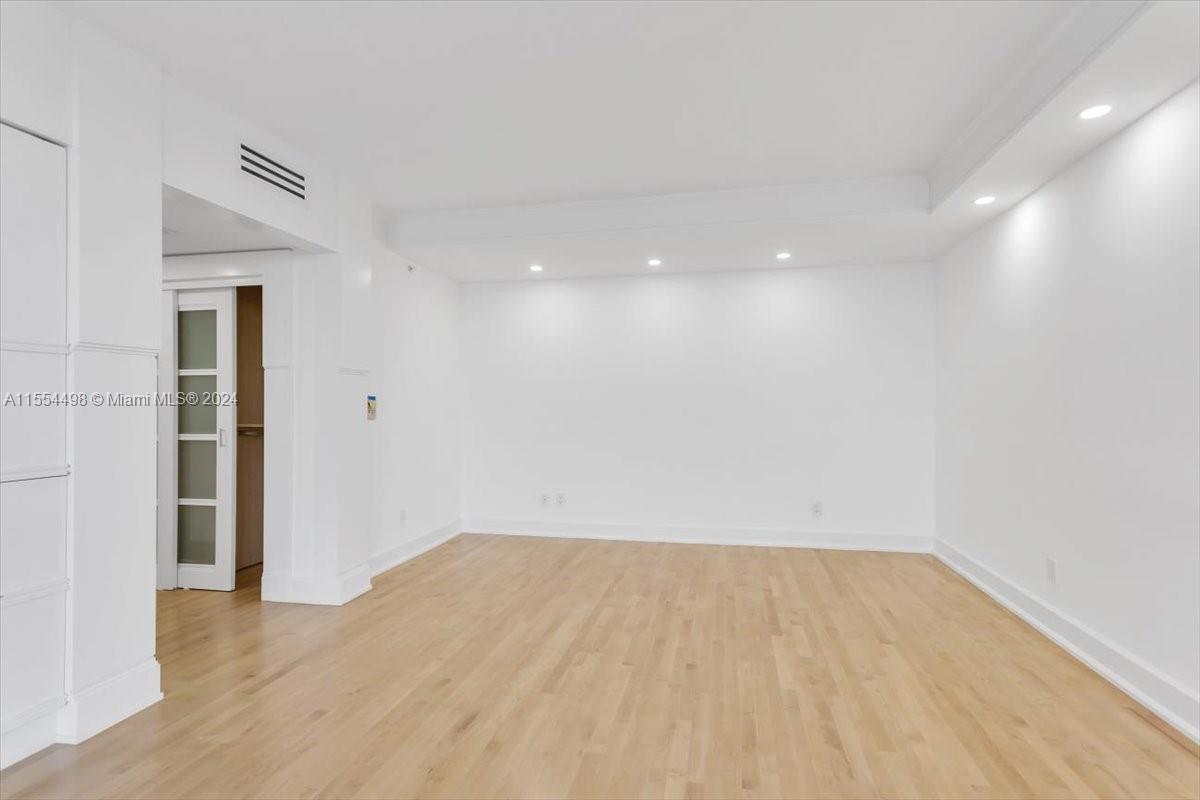 7000 ISL BLVD WILLIAMS IS - Residential