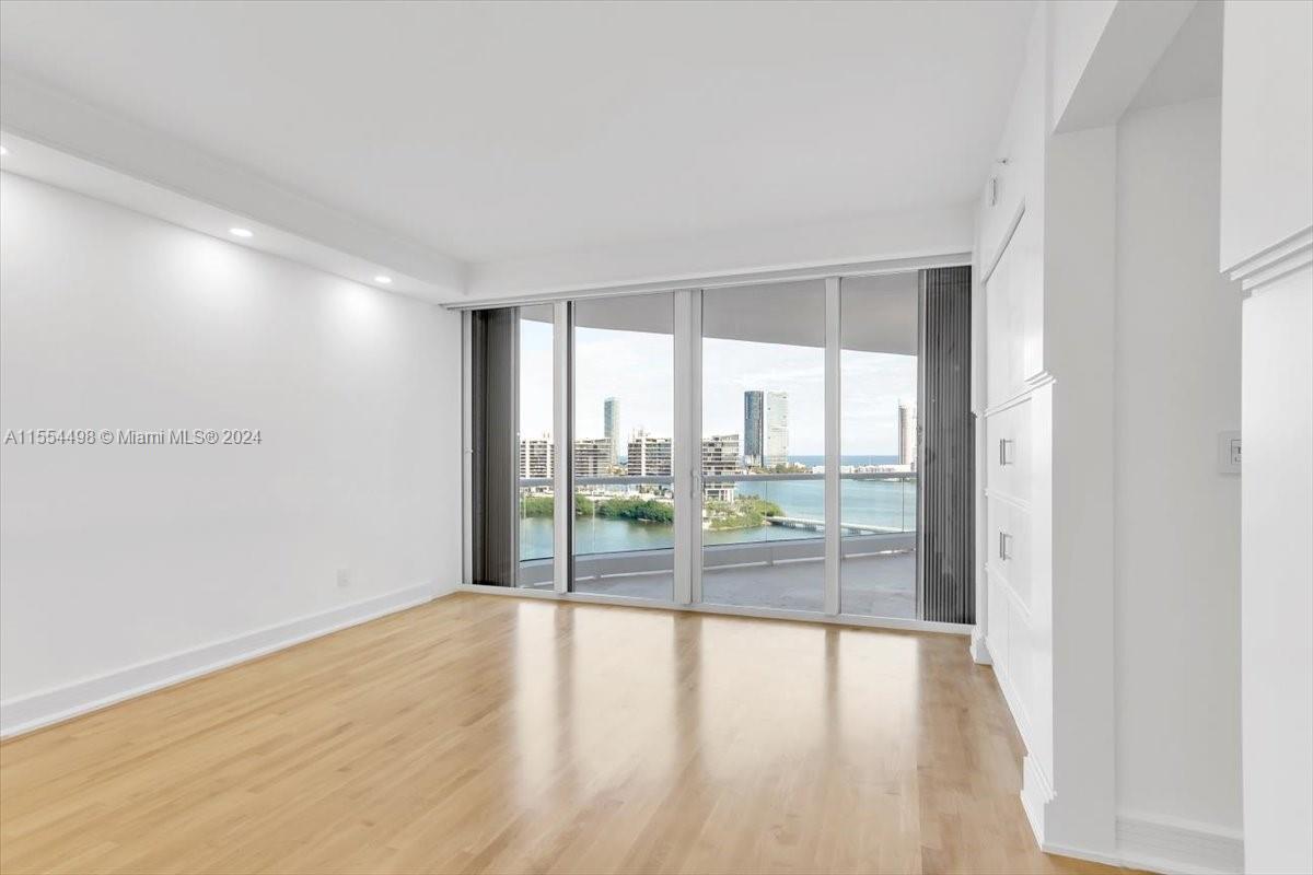 7000 ISL BLVD WILLIAMS IS - Residential