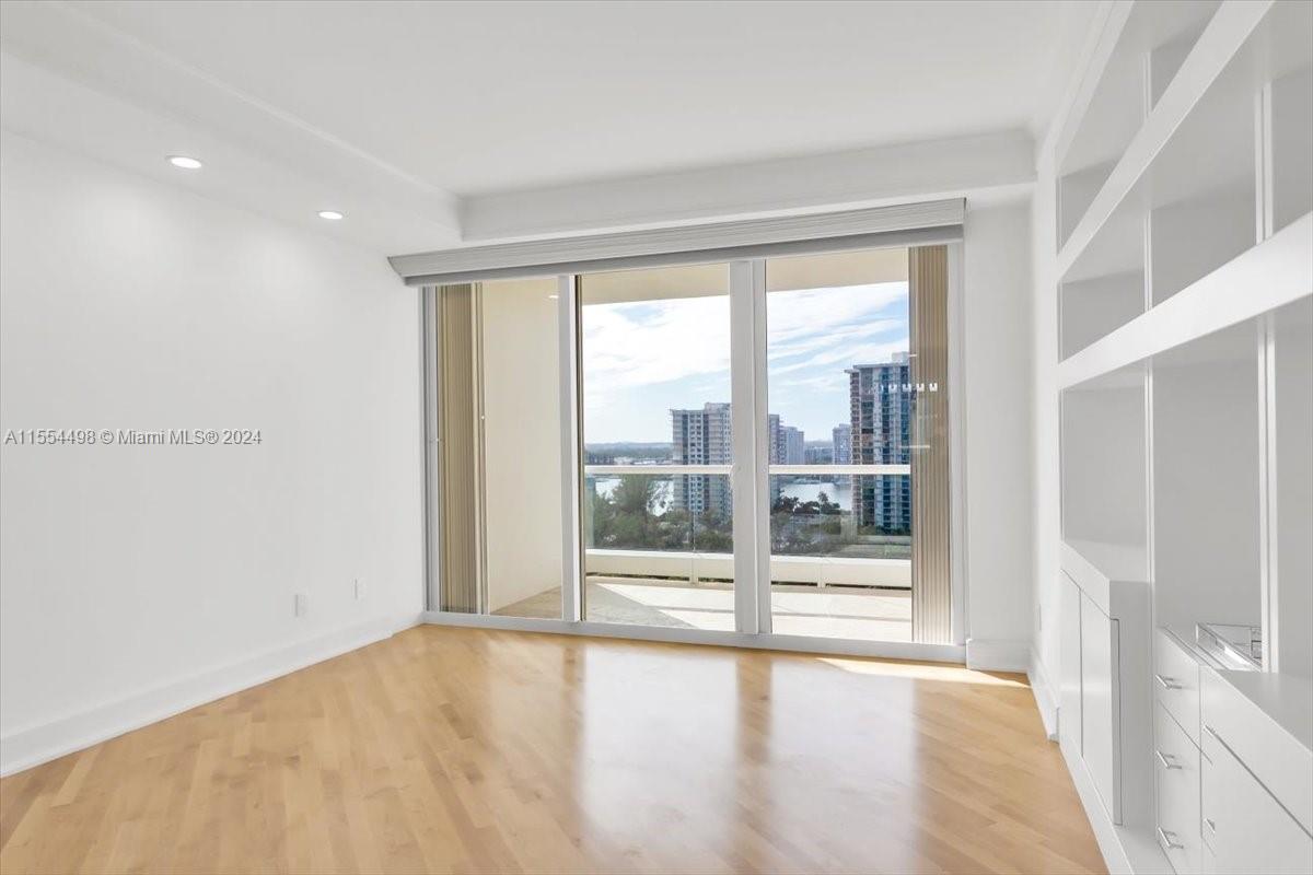 7000 ISL BLVD WILLIAMS IS - Residential