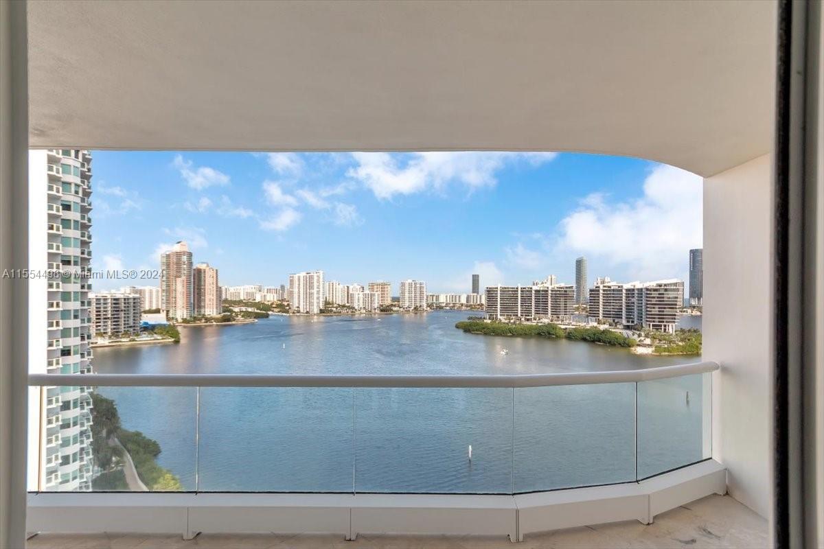 7000 ISL BLVD WILLIAMS IS - Residential