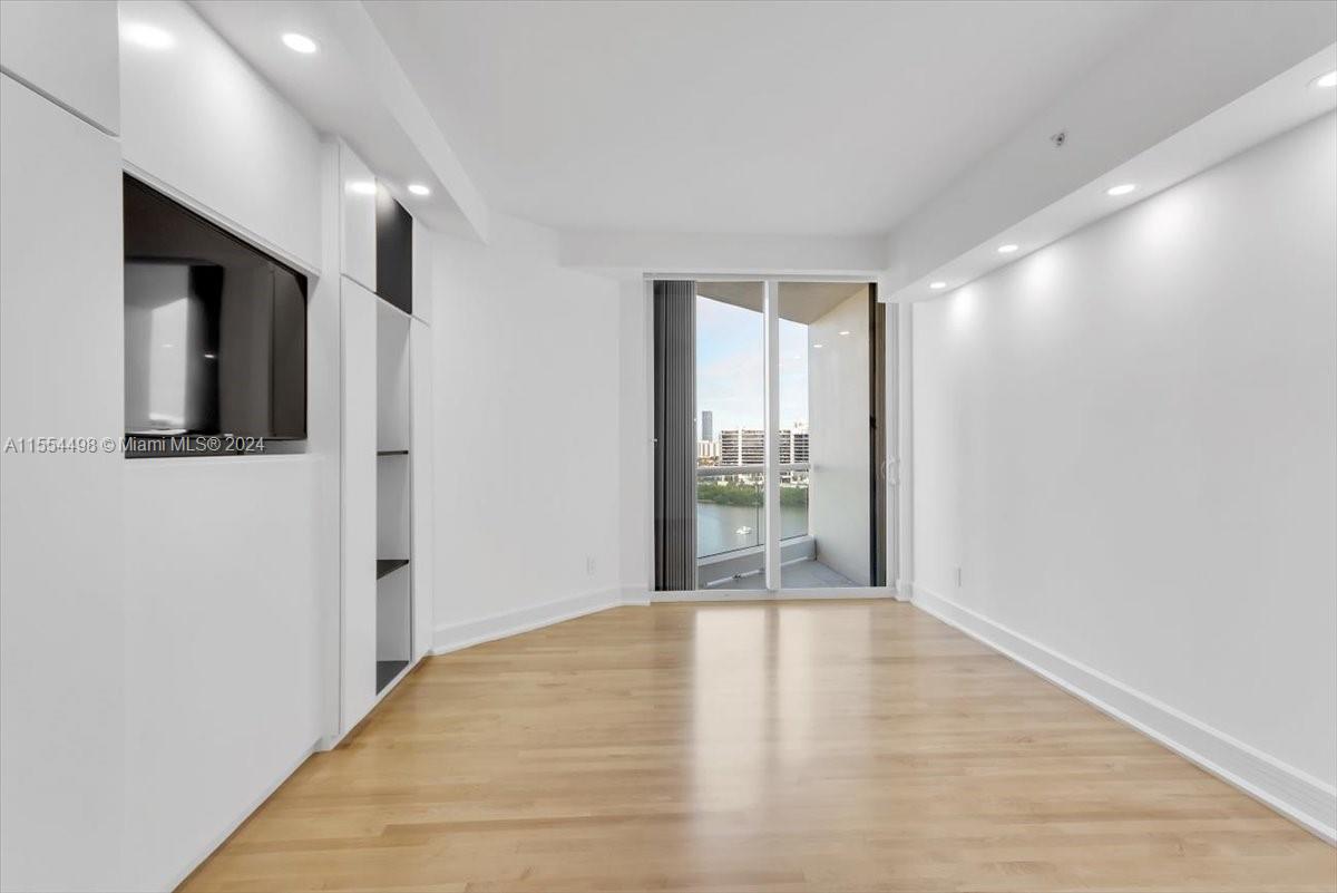 7000 ISL BLVD WILLIAMS IS - Residential