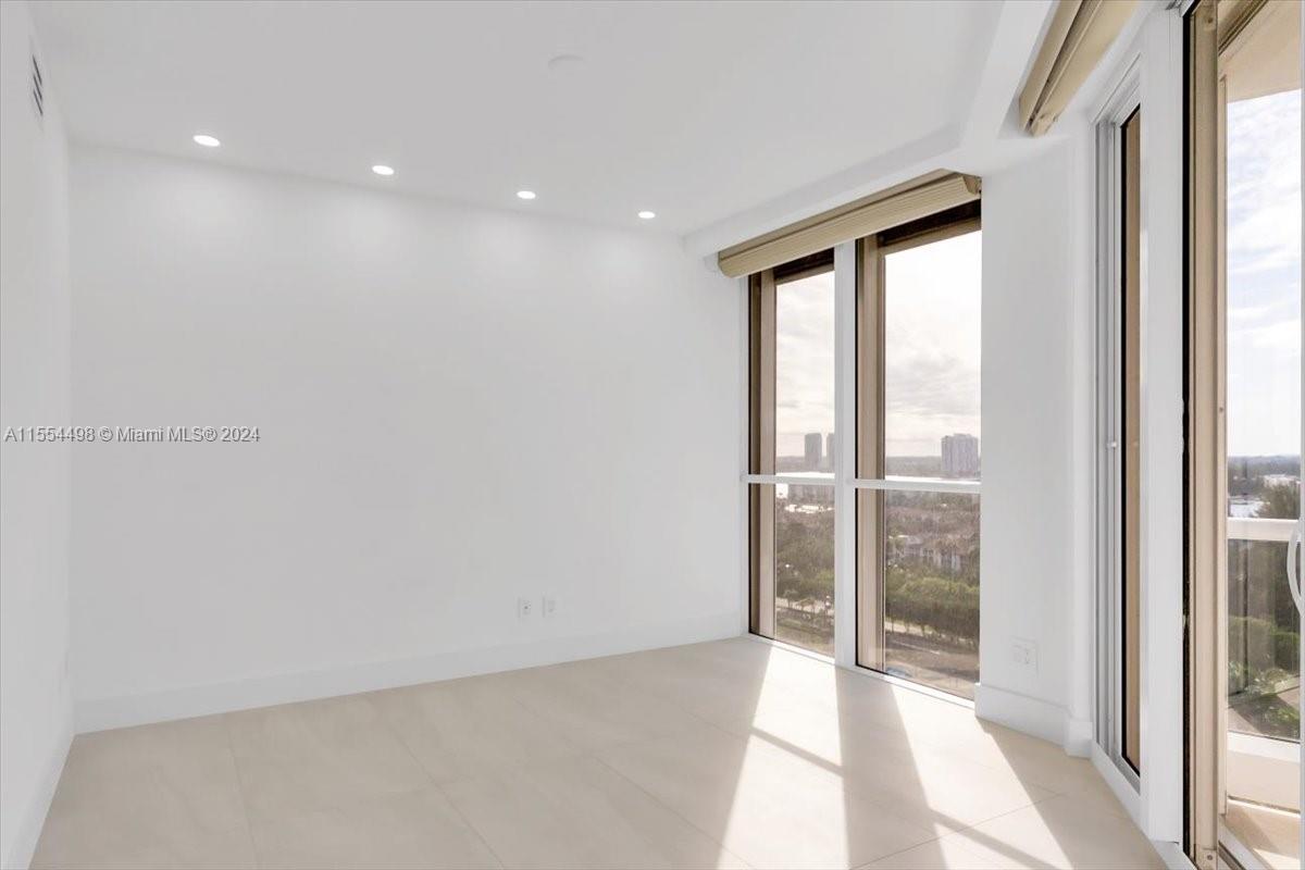 7000 ISL BLVD WILLIAMS IS - Residential