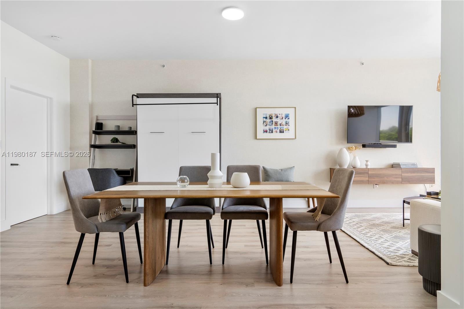 COCOSTYLE @ 3250 GRAND AV - Residential Lease