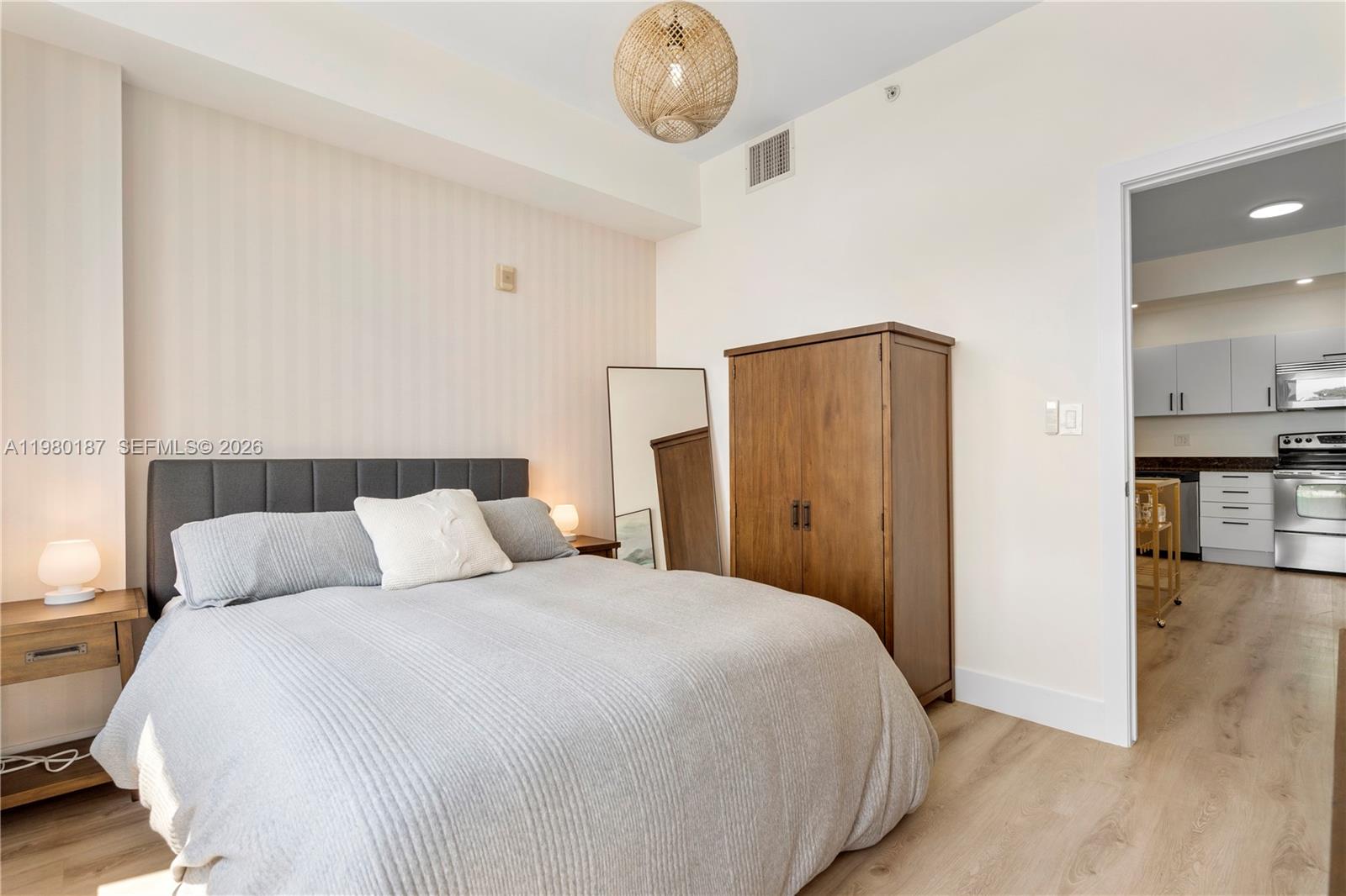 COCOSTYLE @ 3250 GRAND AV - Residential Lease
