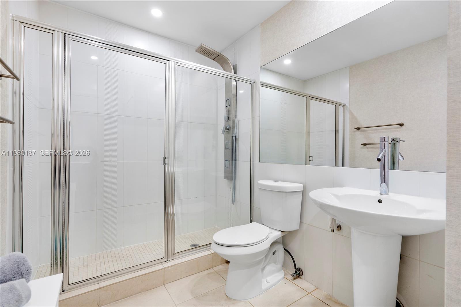 COCOSTYLE @ 3250 GRAND AV - Residential Lease