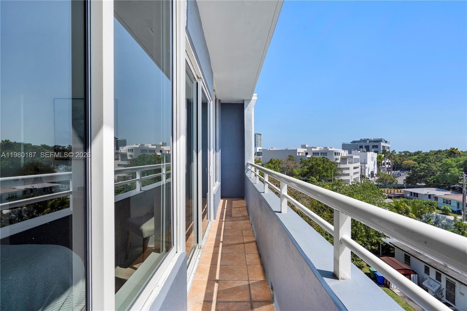 COCOSTYLE @ 3250 GRAND AV - Residential Lease