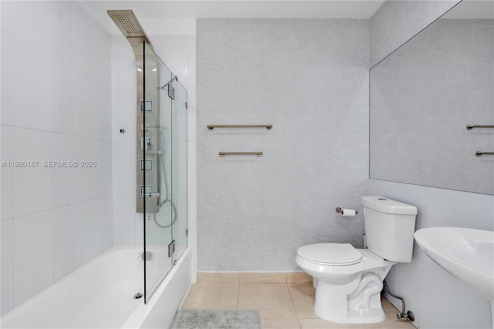 COCOSTYLE @ 3250 GRAND AV - Residential Lease