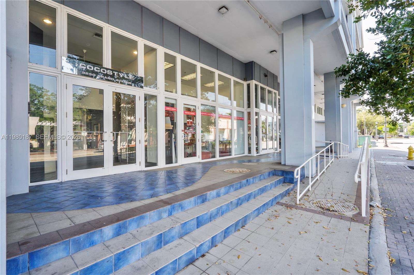 COCOSTYLE @ 3250 GRAND AV - Residential Lease