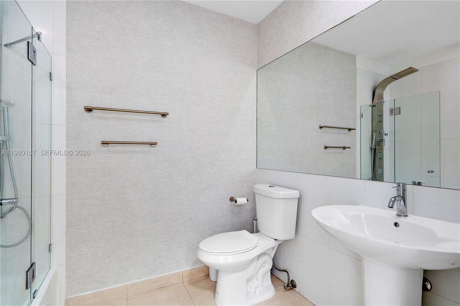 COCOSTYLE @ 3250 GRAND AV - Residential Lease