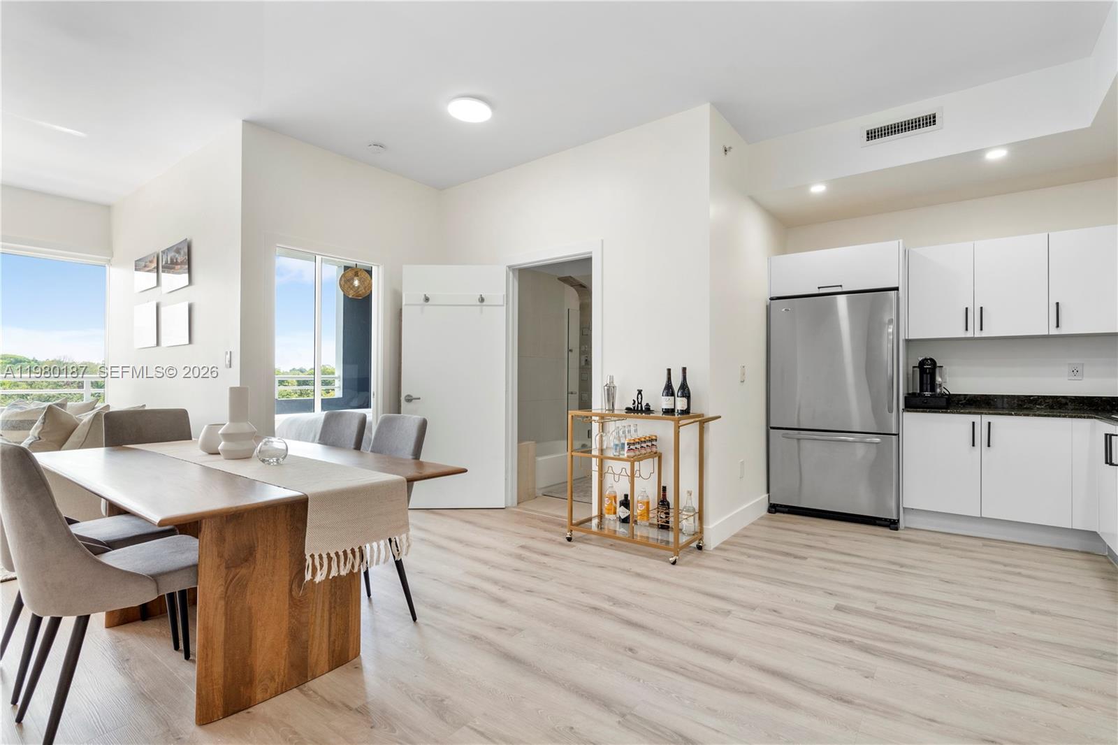 COCOSTYLE @ 3250 GRAND AV - Residential Lease