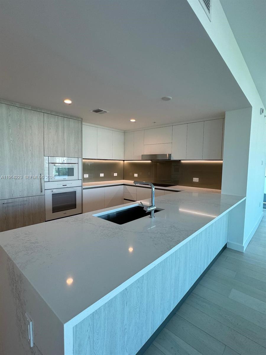 LA BAIA BAY HARBOR ISLANDS - Residential