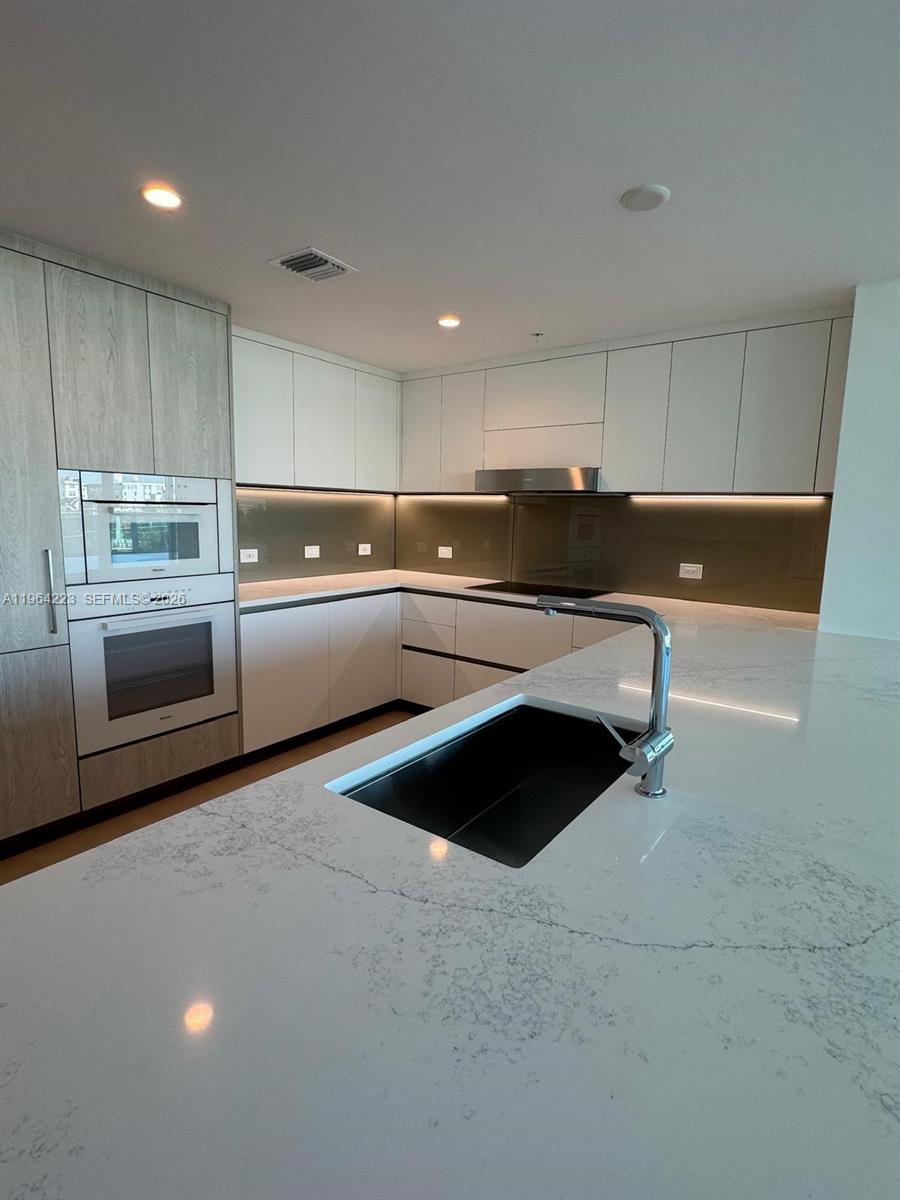 LA BAIA BAY HARBOR ISLANDS - Residential