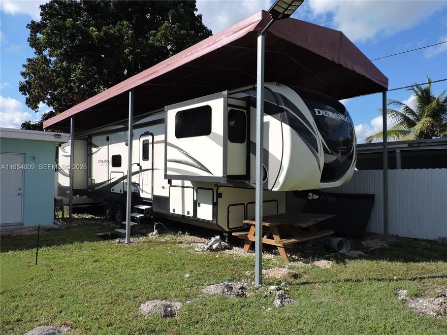 MOBIL HOME – Fully Furnished in Homestead
Charming fully furnished 1-bedroom, 1-bathroom RV/Mobile Home available for rent in Homestead. Features a spacious living area with fireplace, dining space, and a fully equipped kitchen. Enjoy a private yard and one assigned parking space.
Electricity and water included for added convenience.
No association approval required – fast and easy move-in.

Move-in: First month’s rent and one month security deposit.