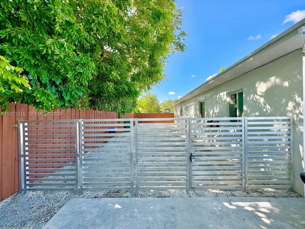 ROCKMOOR PARK TRACK - Residential Lease