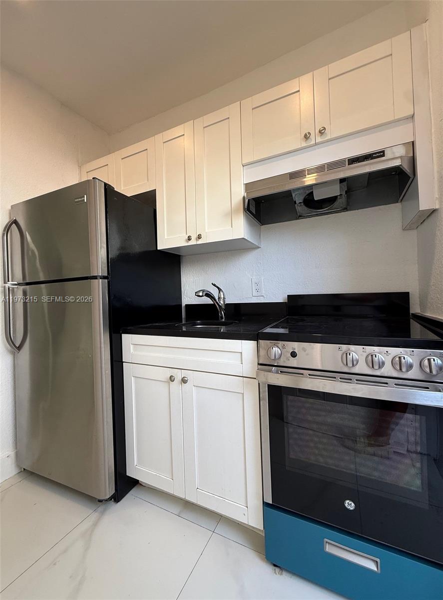 ROCKMOOR PARK TRACK - Residential Lease