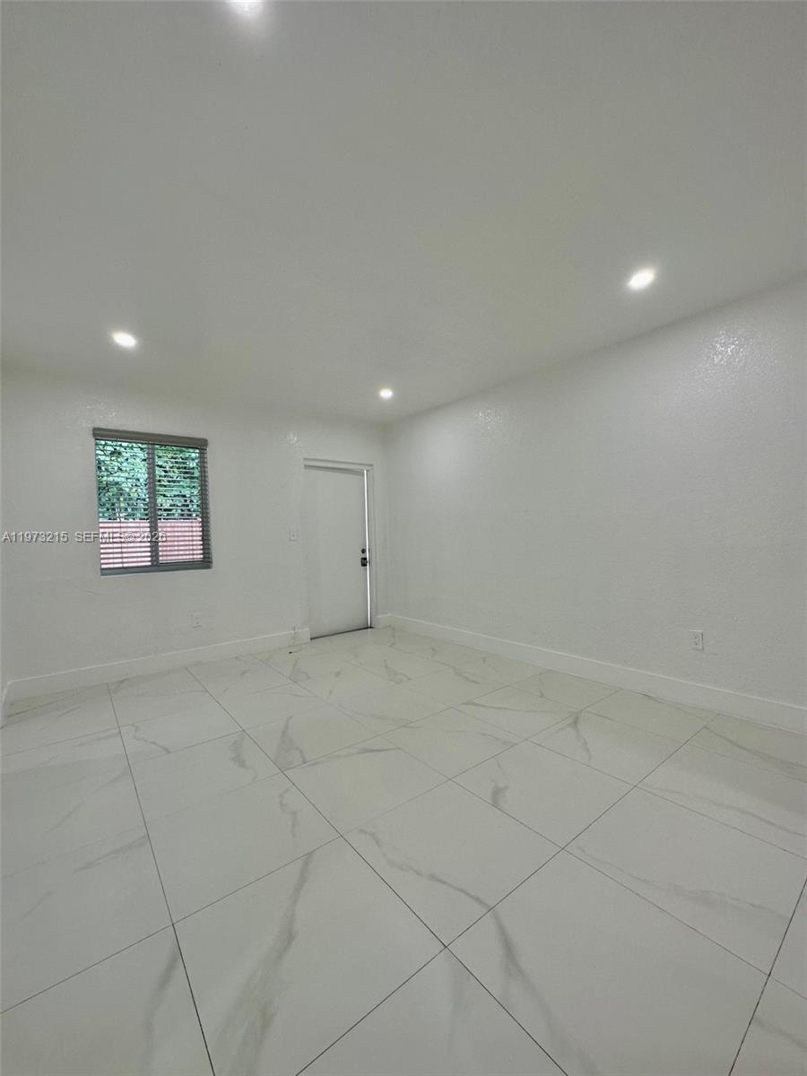 ROCKMOOR PARK TRACK - Residential Lease
