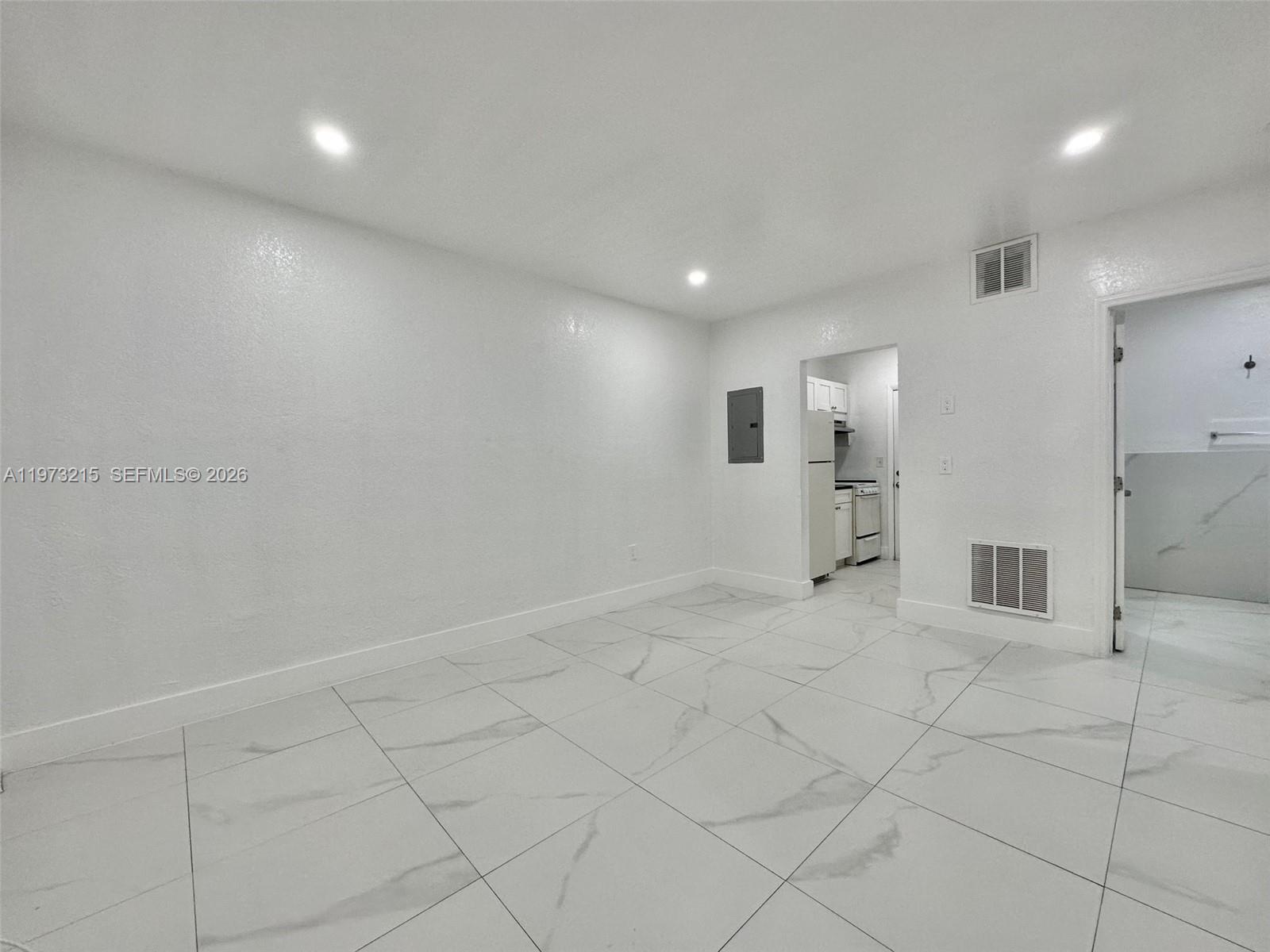 ROCKMOOR PARK TRACK - Residential Lease