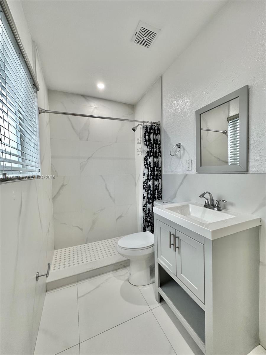ROCKMOOR PARK TRACK - Residential Lease