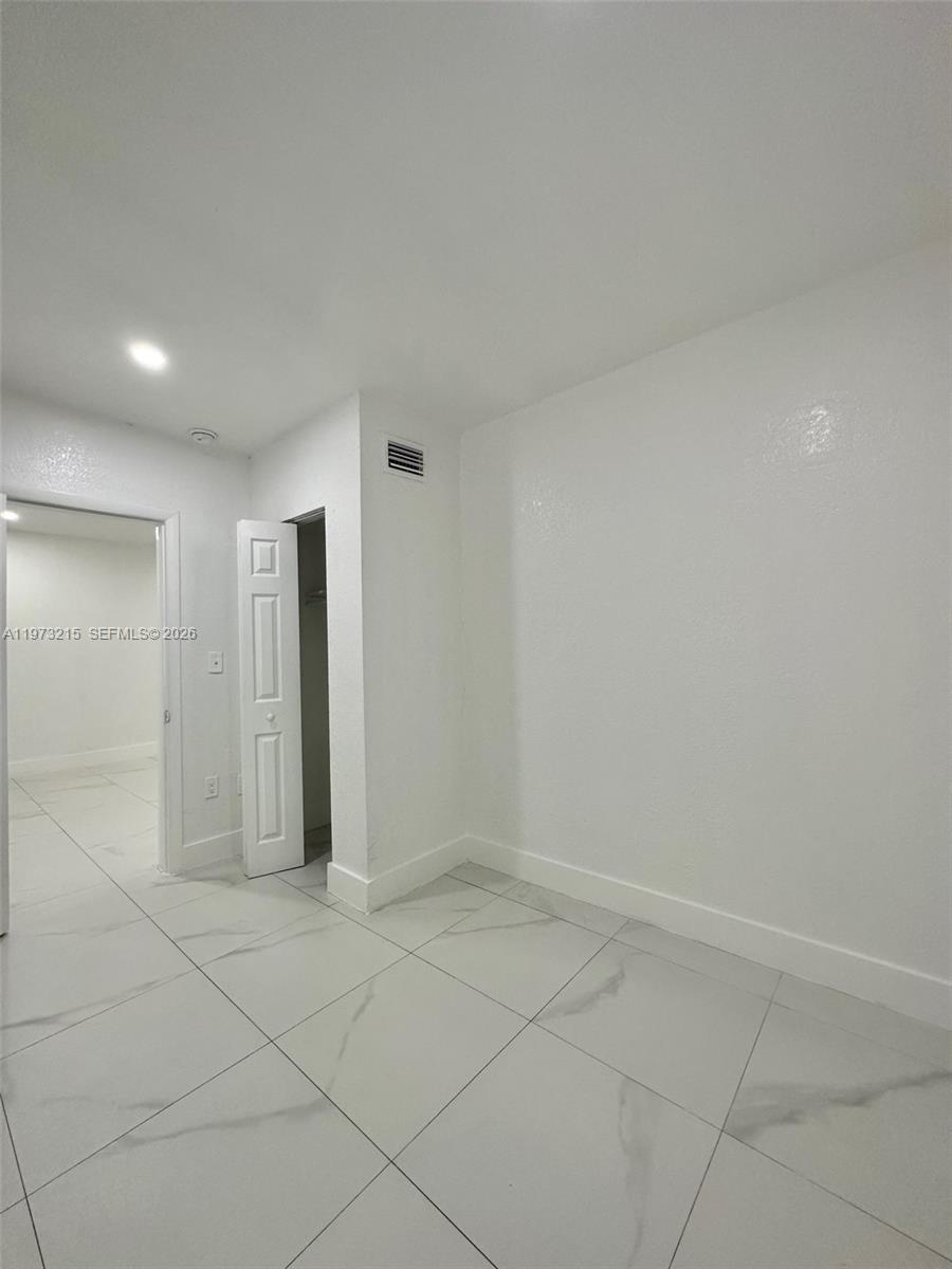 ROCKMOOR PARK TRACK - Residential Lease