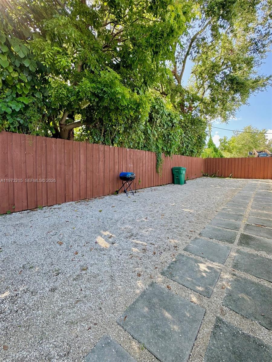 ROCKMOOR PARK TRACK - Residential Lease