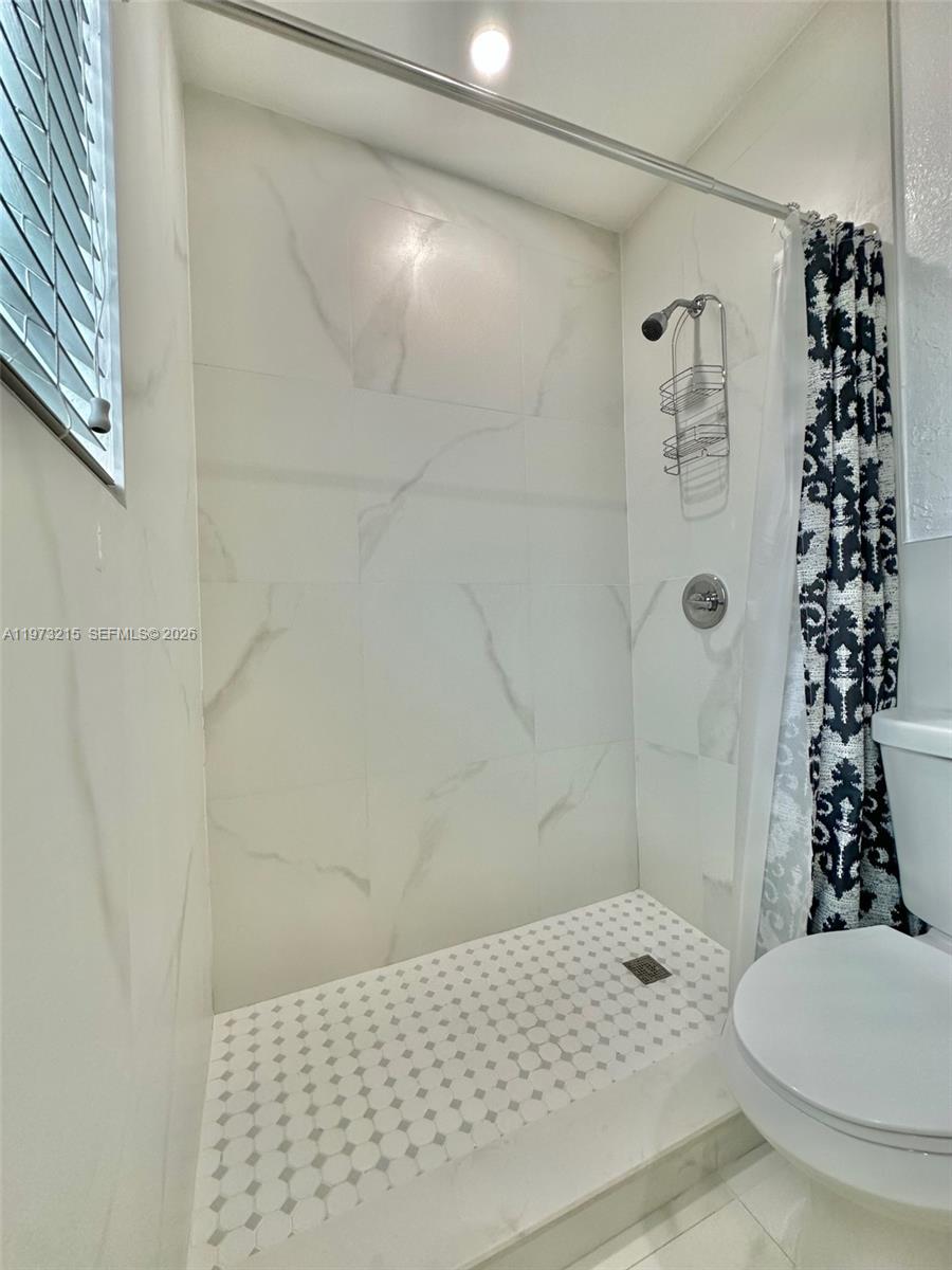 ROCKMOOR PARK TRACK - Residential Lease