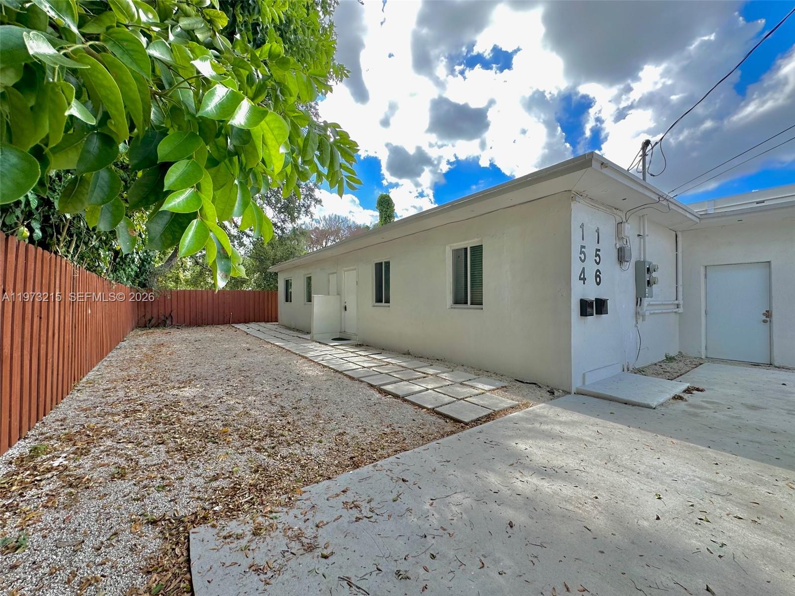 ROCKMOOR PARK TRACK - Residential Lease