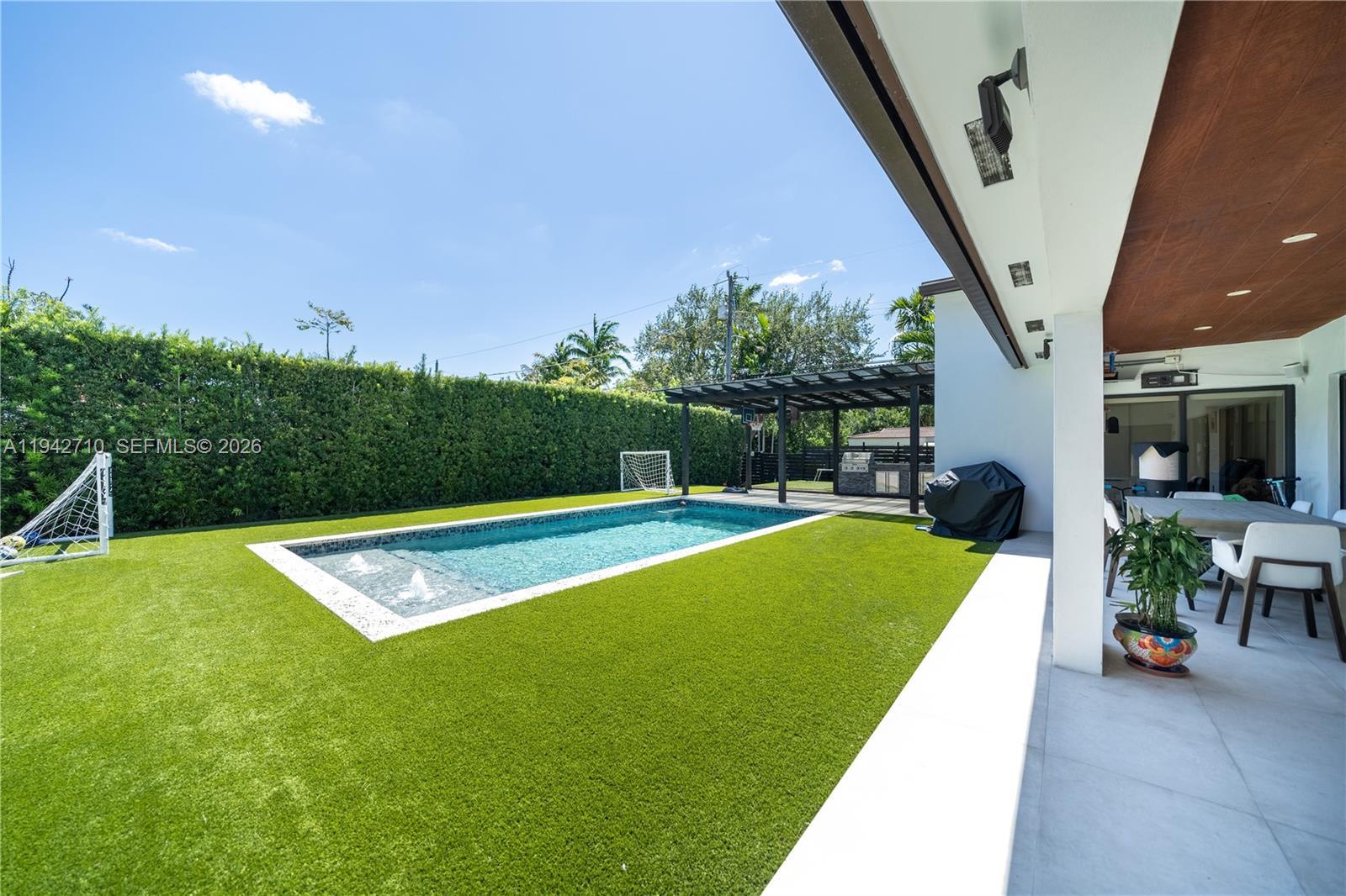 MIAMI SHORES SEC 3 - Residential