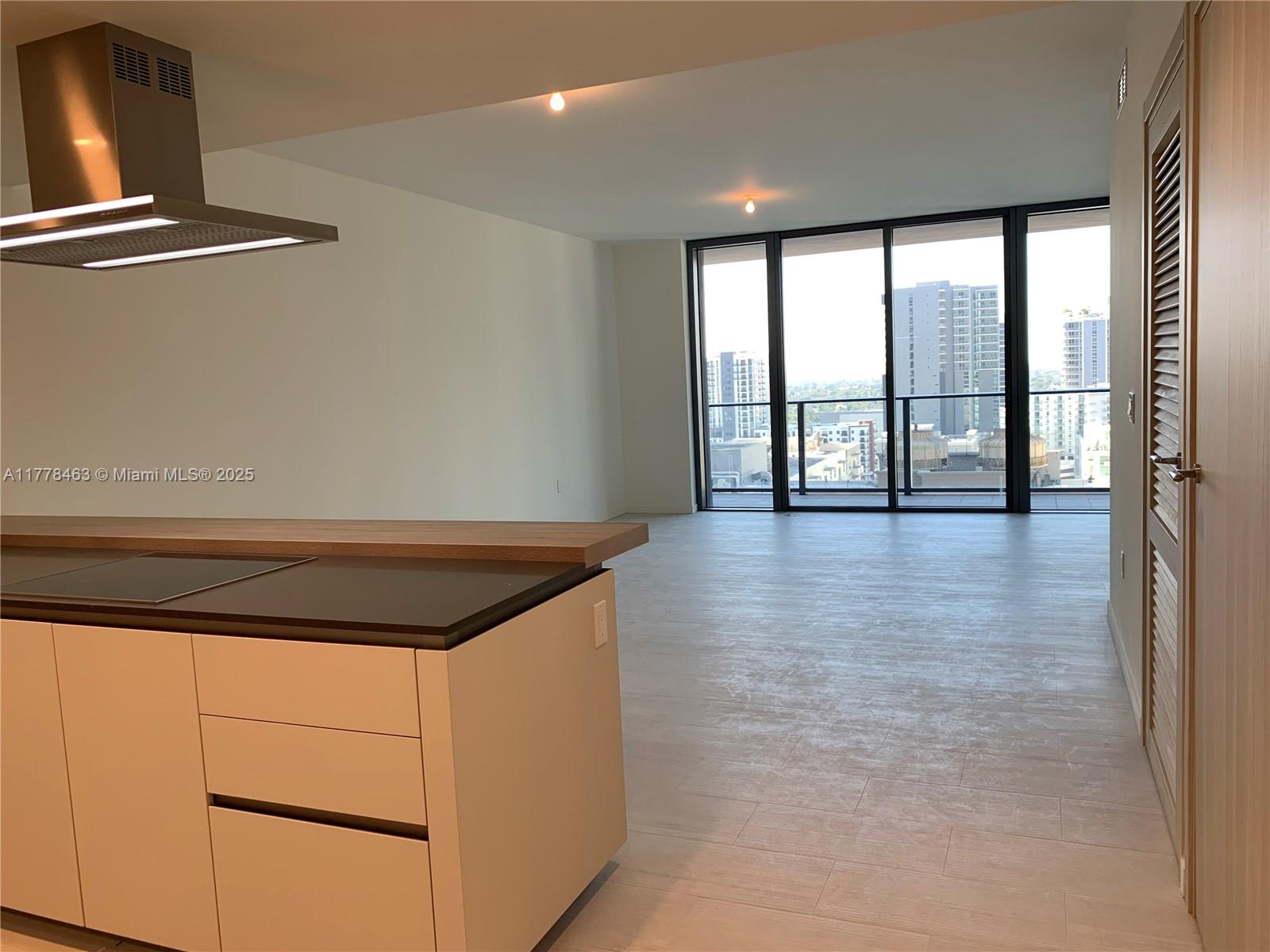 1000 Brickell Plz 1910