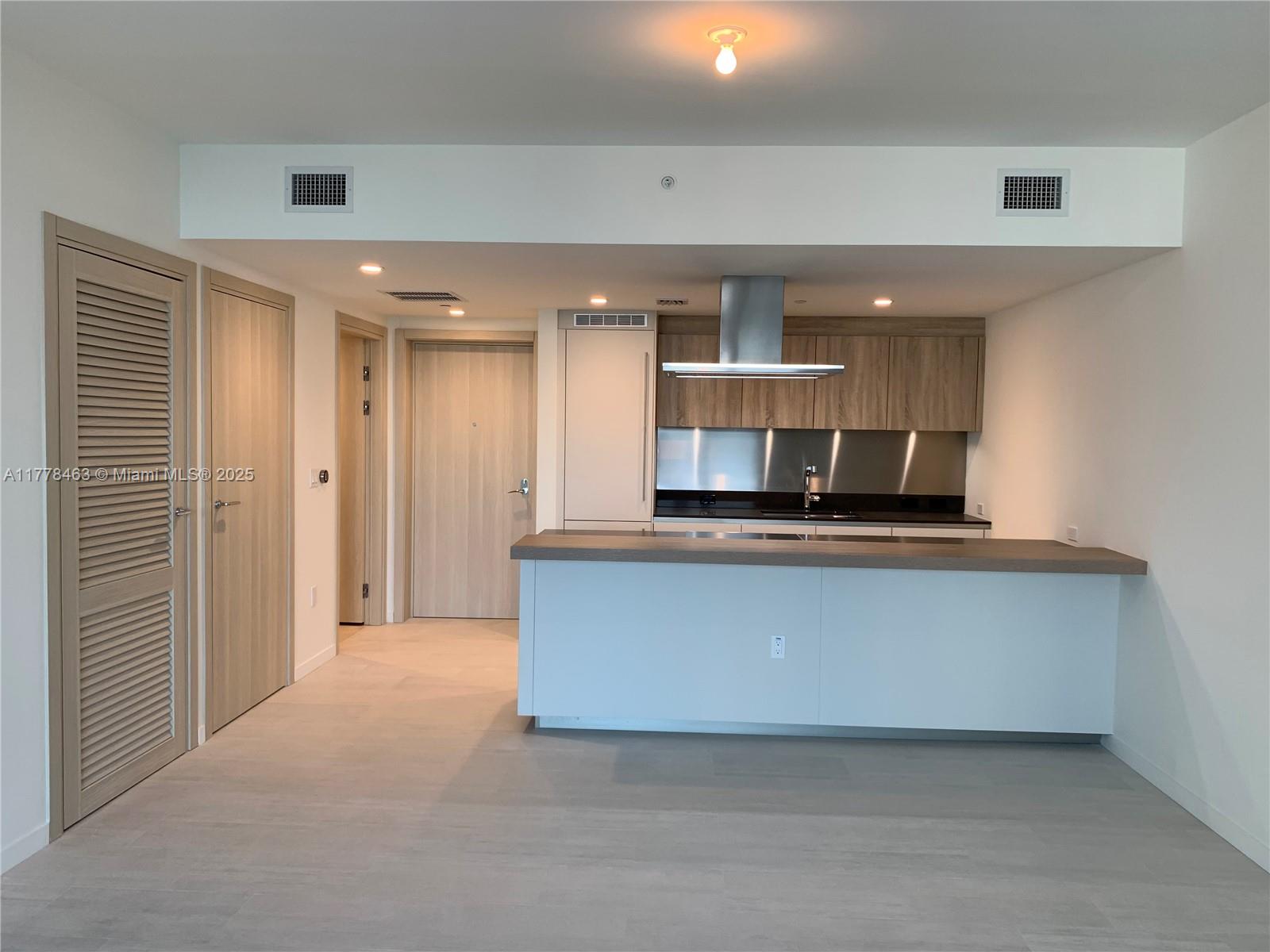 Rental Property at 1000 Brickell Plz 1910, Miami, Broward County, Florida - Bedrooms: 1 
Bathrooms: 2  - $4,950 MO.