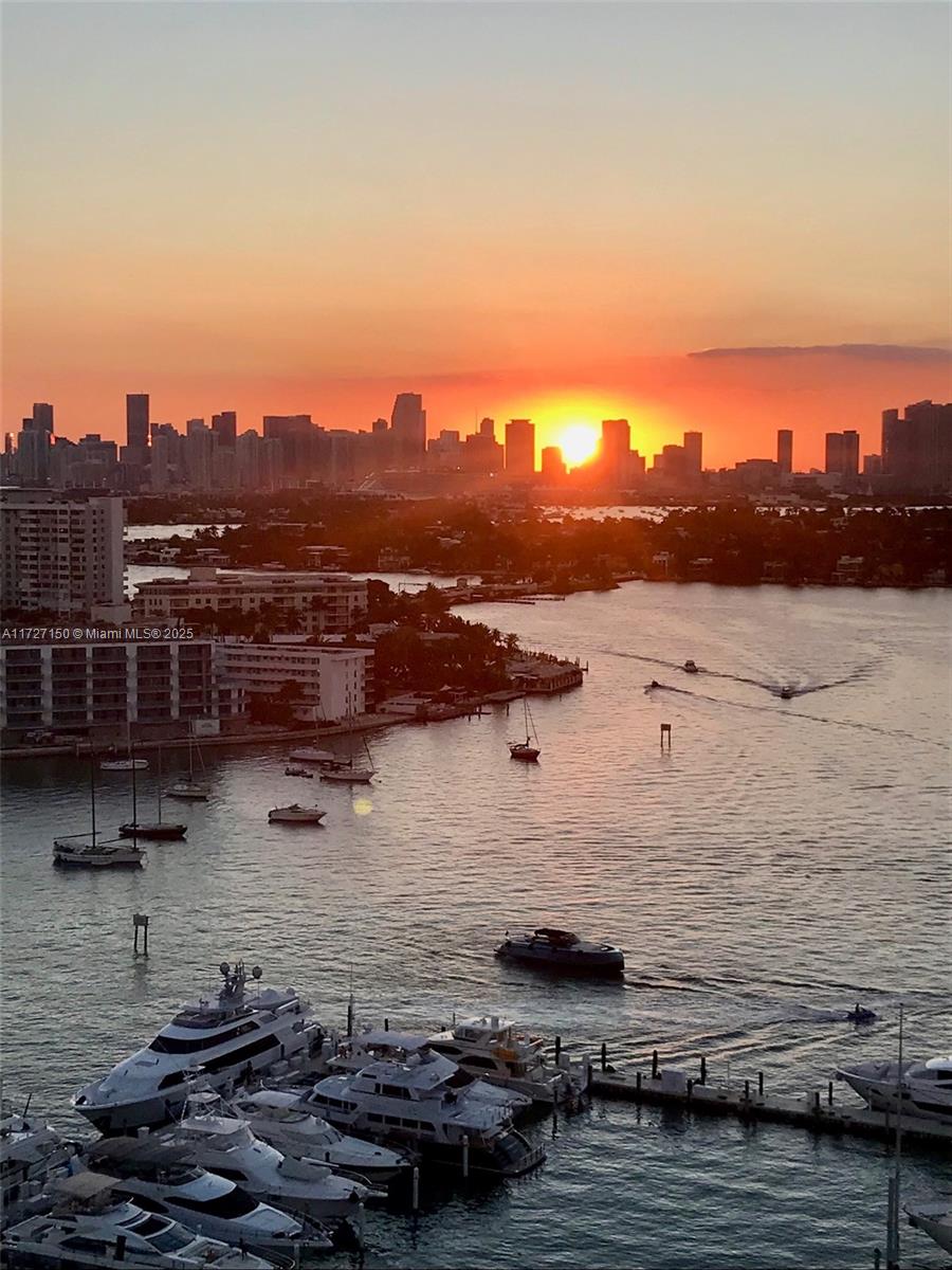 SUNSET HARBOUR NORTH COND - Residential