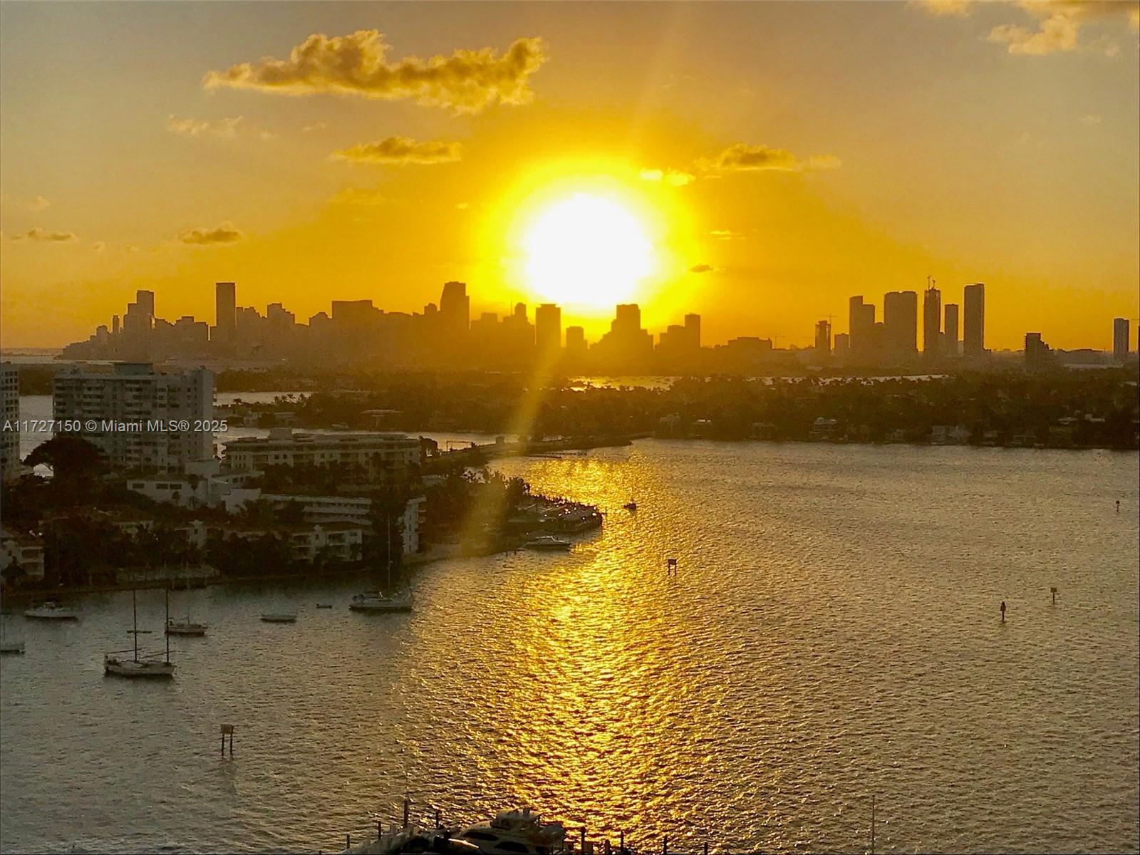 SUNSET HARBOUR NORTH COND - Residential
