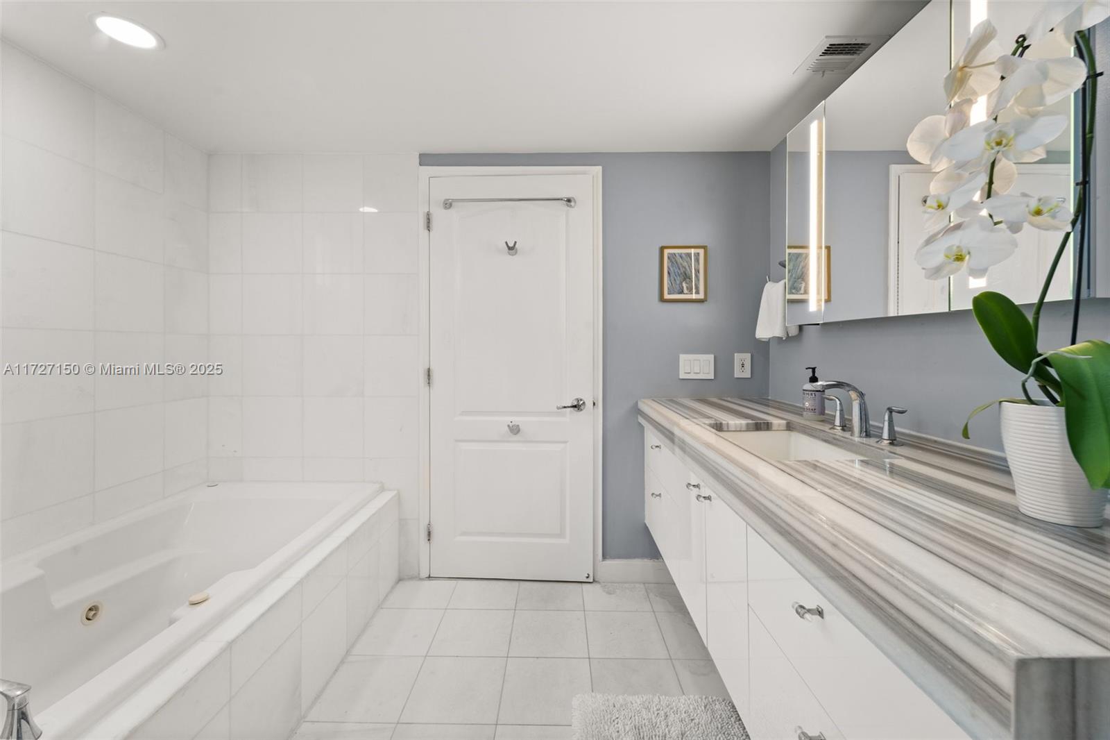 SUNSET HARBOUR NORTH COND - Residential