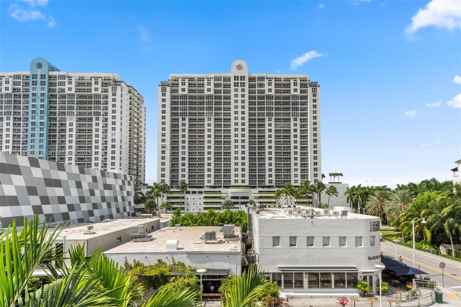SUNSET HARBOUR NORTH COND - Residential