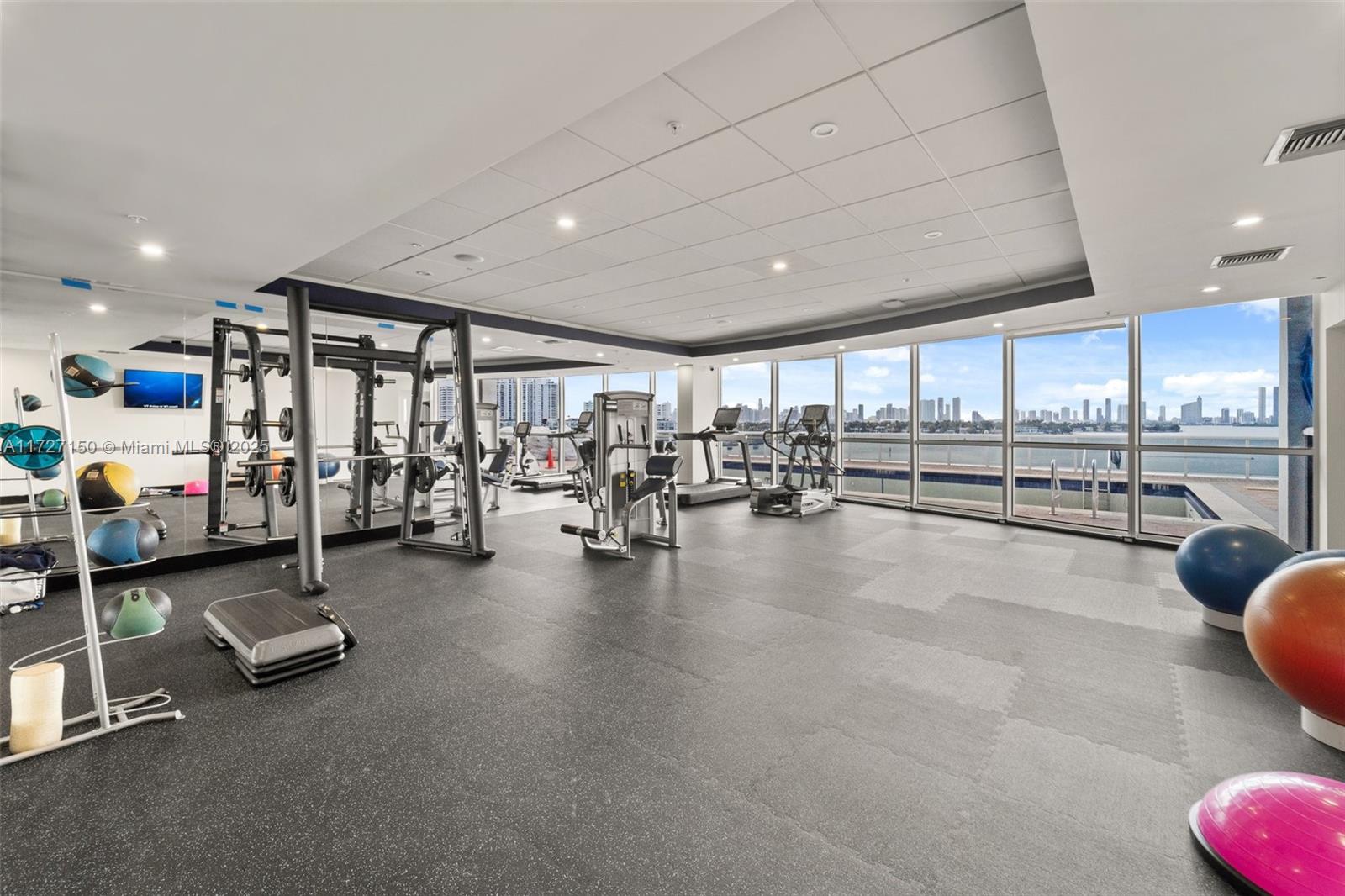 SUNSET HARBOUR NORTH COND - Residential