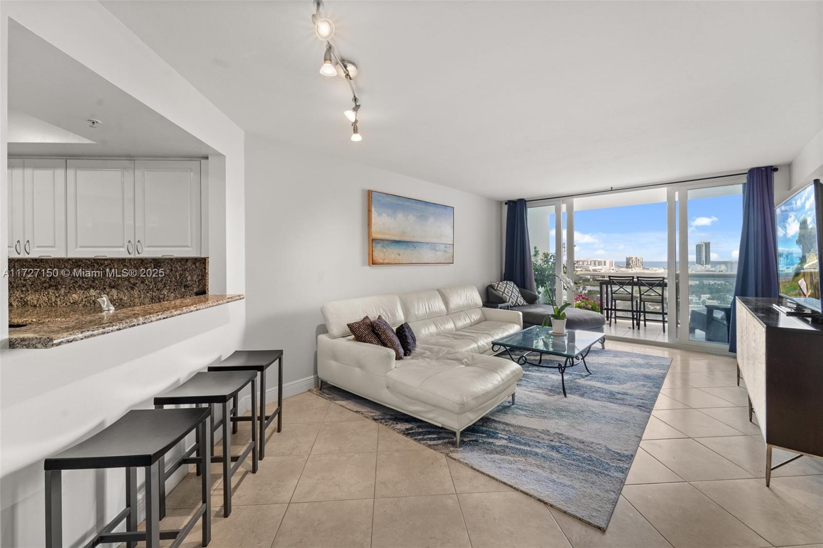 SUNSET HARBOUR NORTH COND - Residential