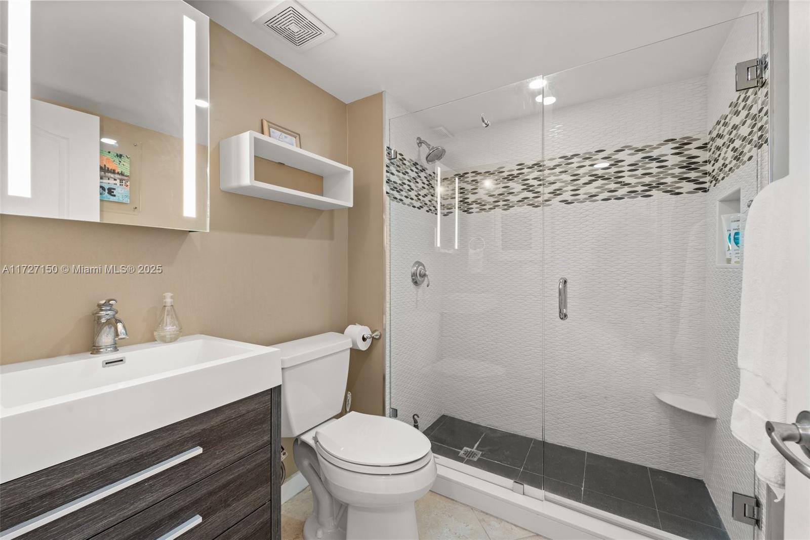 SUNSET HARBOUR NORTH COND - Residential