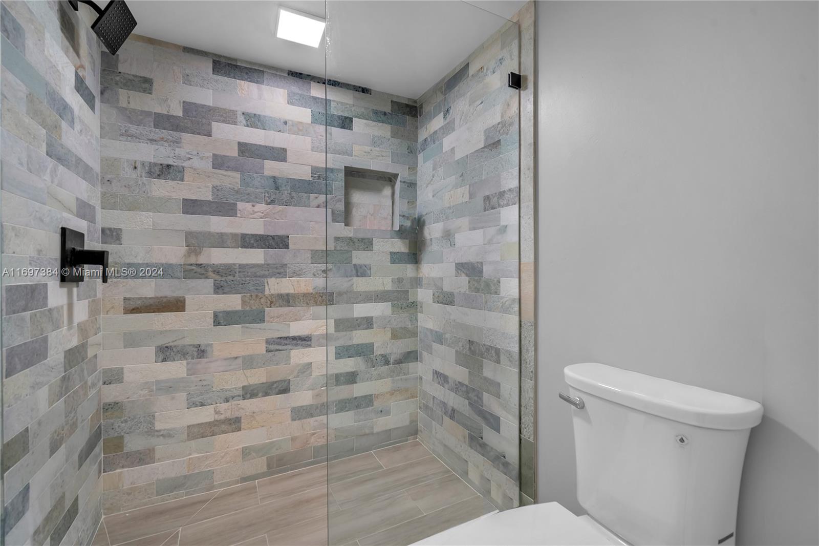 ENVOY CONDO - Residential Lease