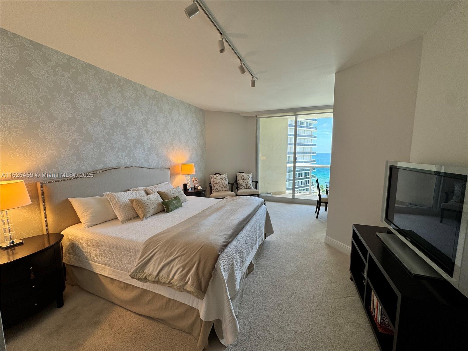 9595 Collins Ave N10I
