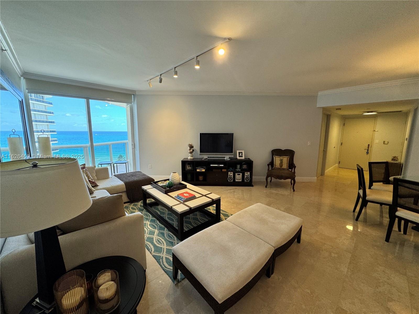 9595 Collins Ave N10I