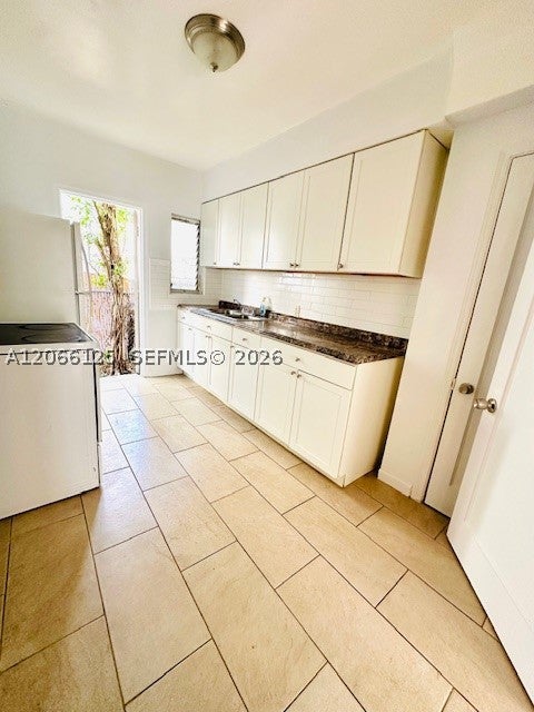 821 W 39th St 2