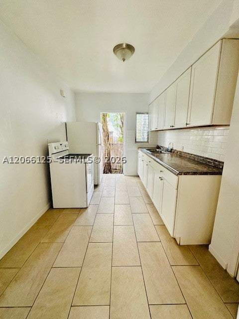 821 W 39th St 2