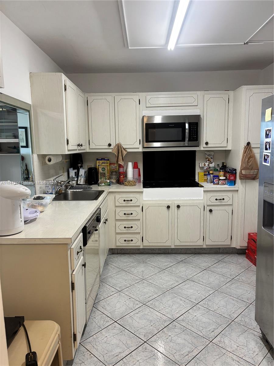 427 Golden Isles Dr 12B